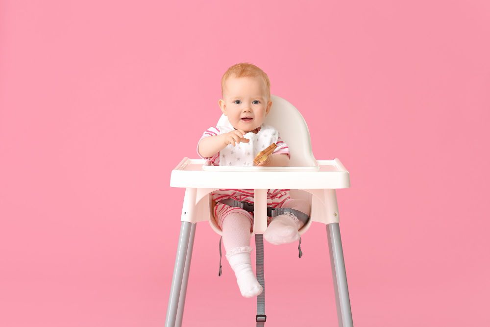 dziecko w krzesełku