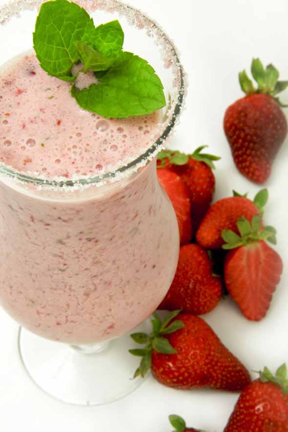 Koktajl_z_czerwonych_owocow przepisy na letnie drinki