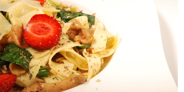 Fettucini z kurkami i szpinakiem Fettucini z kurkami i szpinakiem