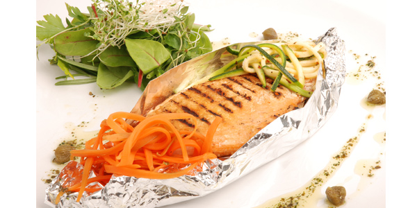 Losos_w_papilotach_z_warzywnym_spaghetti.1 Łosoś w papilotach