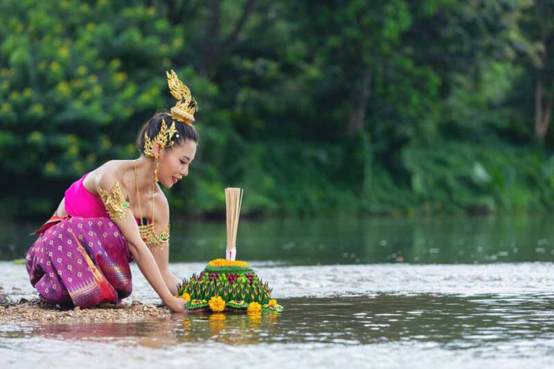 Loy Krathong tratwa z kwiatów