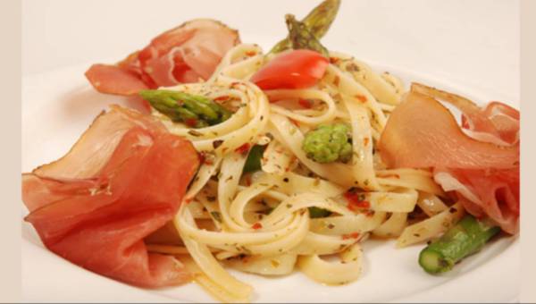 Tagliatelle ze szparagami