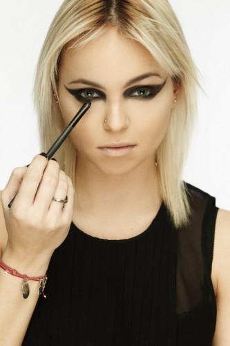 Krok 4 Makijaz Make Up Store - Candy Girl Krok 4 Makijaz Make Up Store - Candy Girl