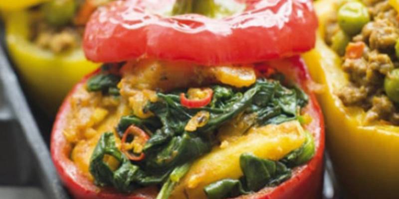 Faszerowana papryka Faszerowana papryka mięsem, szpinakiem i pieczarkami