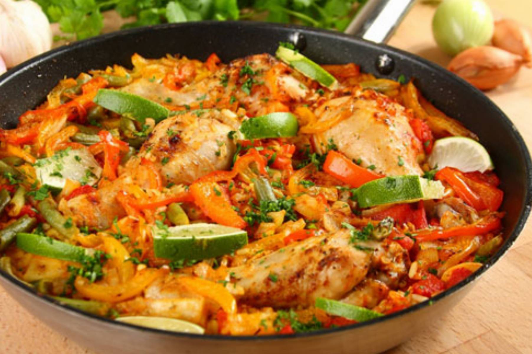 Paella z kurczakiem Paella z kurczakiem