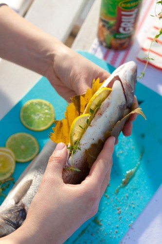 ryba-w-lisciach-winogron-2 ryba-w-liściach-winogron grillowana, ryba na grilla