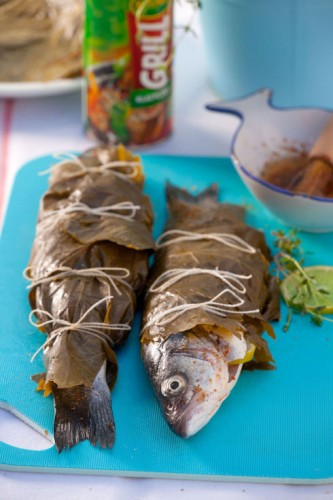 ryba-w-lisciach-winogron-4 ryba-w-liściach-winogron grillowana, ryba na grilla