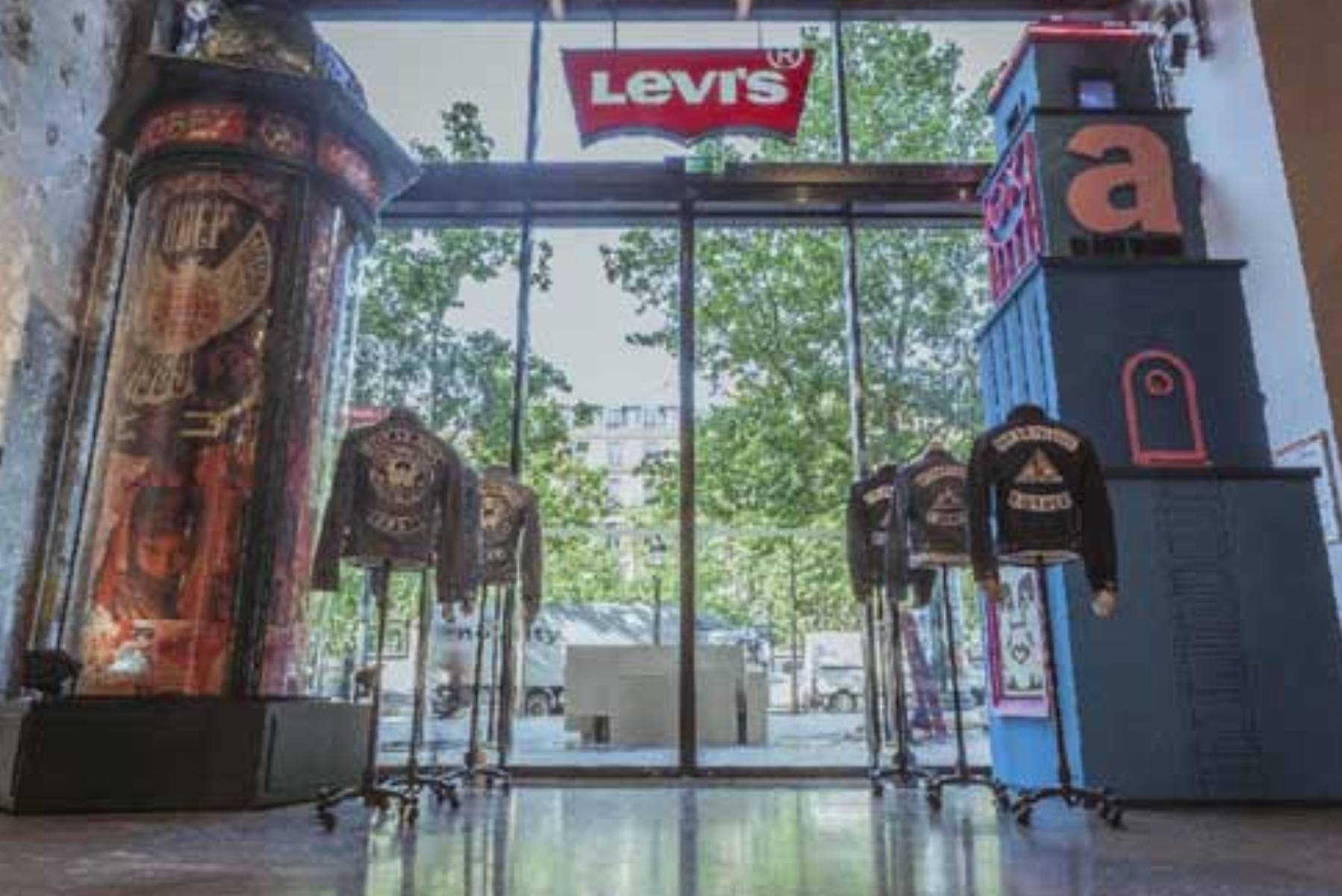 Artystyczne dzialania Levi's Store