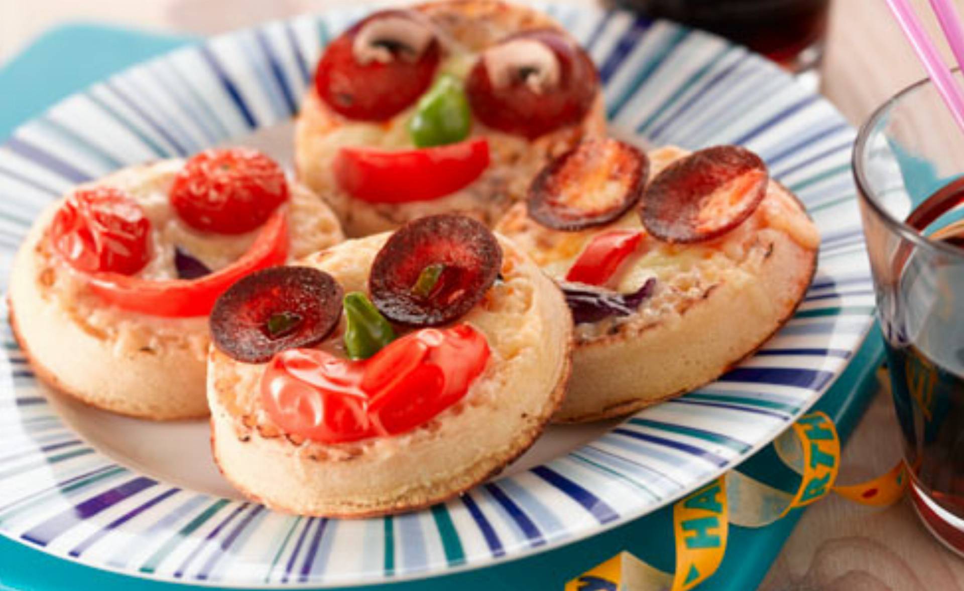 Crumpety z kiełbasą pepperoni, papryka i serem Crumpety z kiełbasą pepperoni, papryka i serem