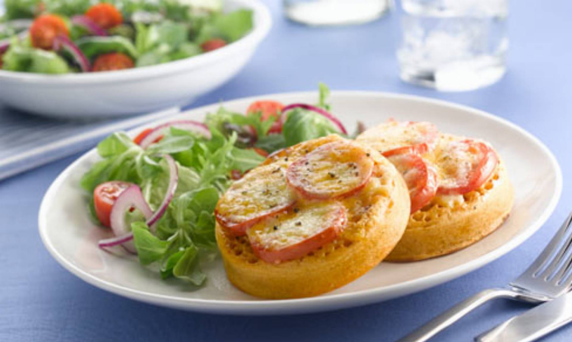 Crumpety z pomidorami i serem Crumpety z pomidorami i serem