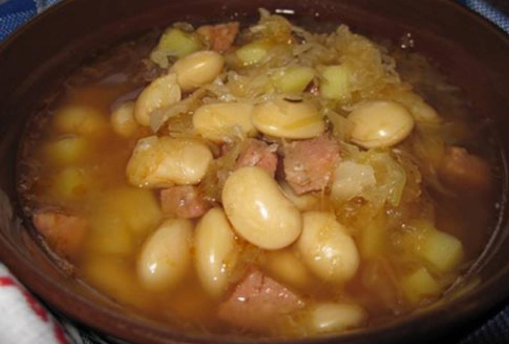 Zupa fasolowa z kapustą Zupa fasolowa z kapustą