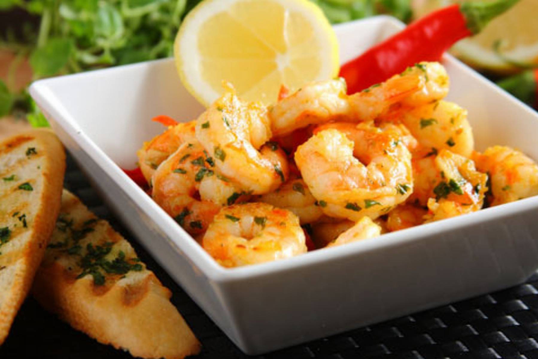 Krewetki w maśle czosnkowym Krewetki w maśle czosnkowym