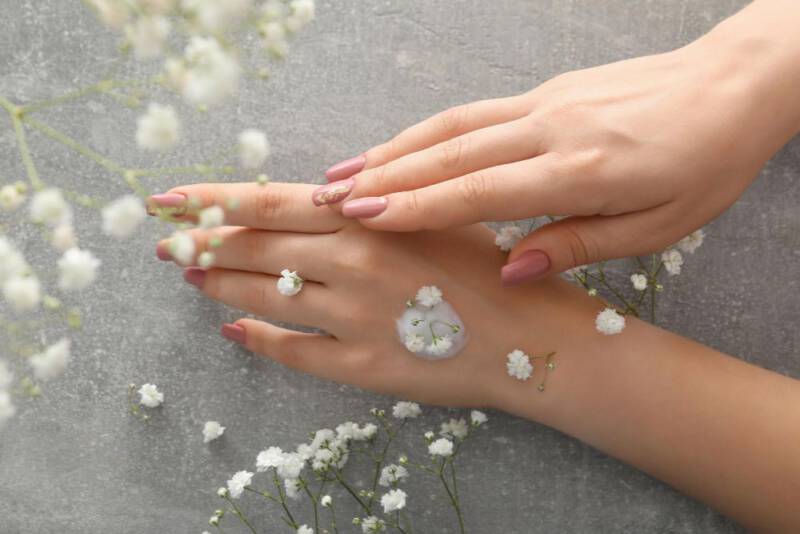 Jak dbać o naszą wizytówkę - czyli dłonie? fot. freepik Jak dbać o naszą wizytówkę - czyli dłonie?