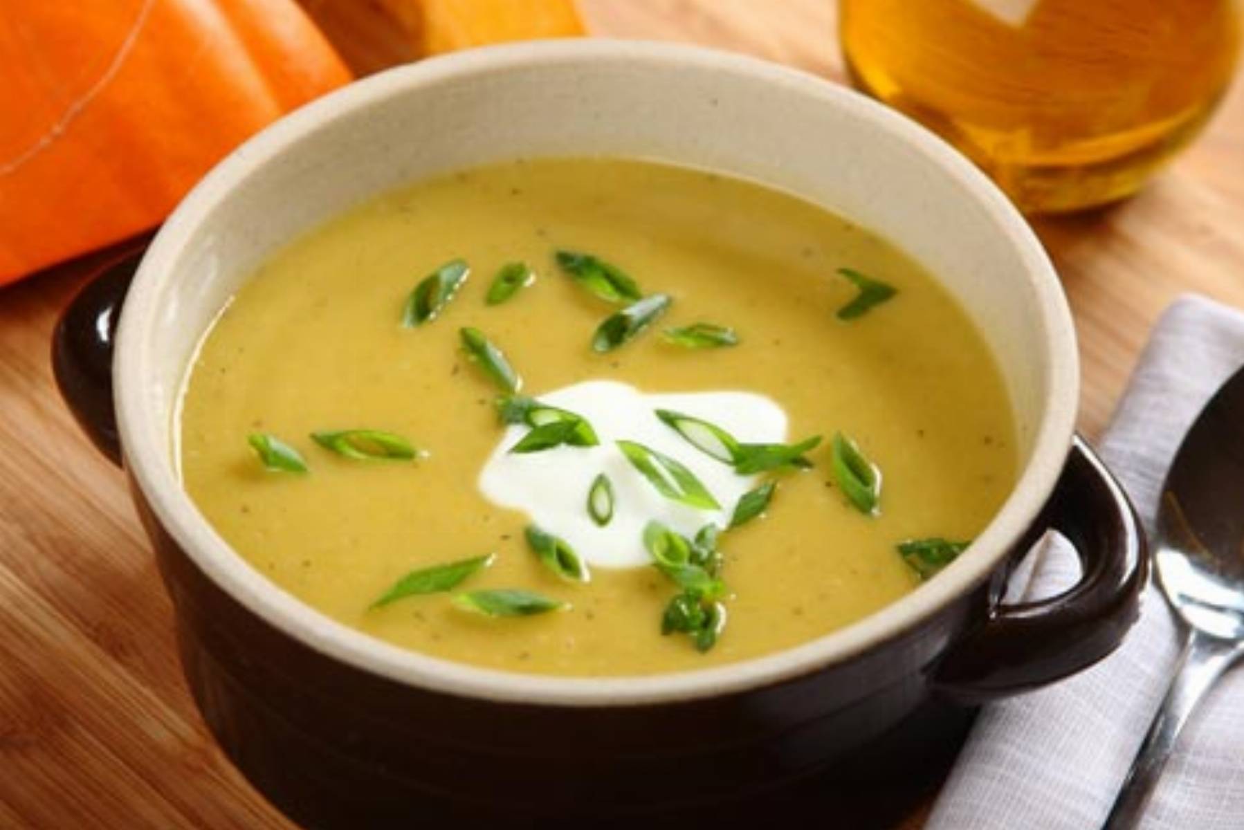 Dyniowy krem z ziemniakami i jablkiem