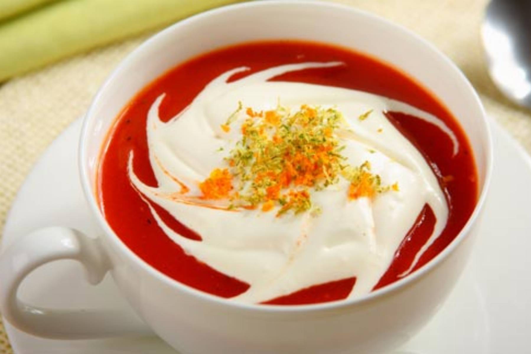 Kremowa zupa pomidorowa z aromatem cytrusów Kremowa zupa pomidorowa z aromatem cytrusów