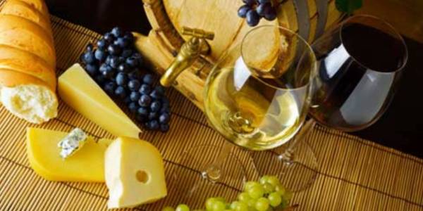 Chłodne wieczory we francuskim stylu – ser i wino fot. MSM Mońki Chłodne wieczory we francuskim stylu – ser i wino fot. MSM Mońki