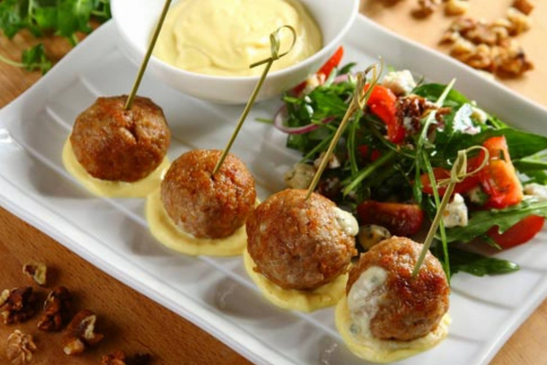 Mięsne kulki z niebieskim serem Mięsne kulki z niebieskim serem