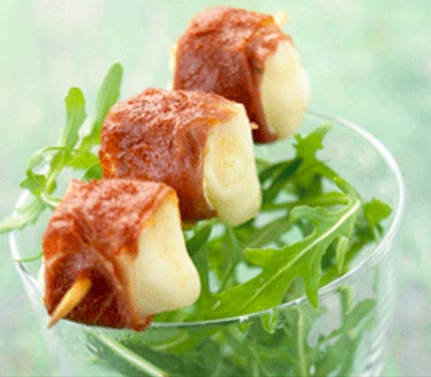 Miniszaszłyki z serem camembert Miniszaszłyki z serem camembert