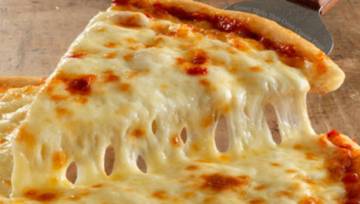 Pizza przepis – prosty w 5 krokach, jak zrobić ciasto na pizzę i sos