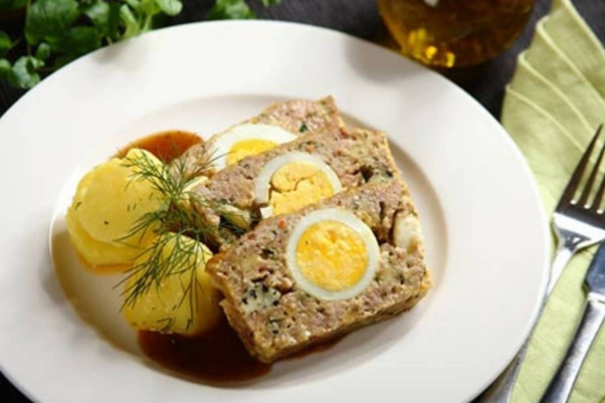 Pieczeń rzymska z serkiem pleśniowym