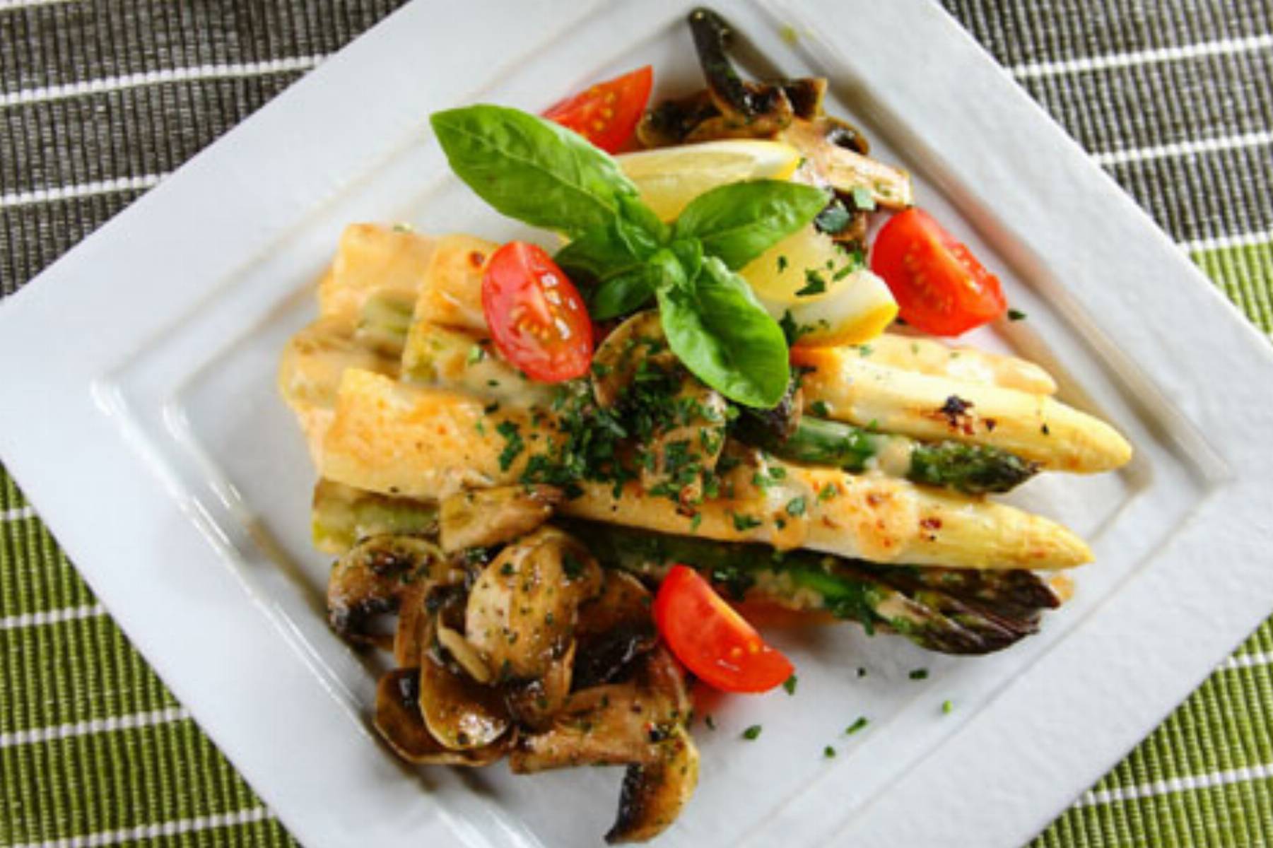 Knorr - grillowane szparagi z cheddarem