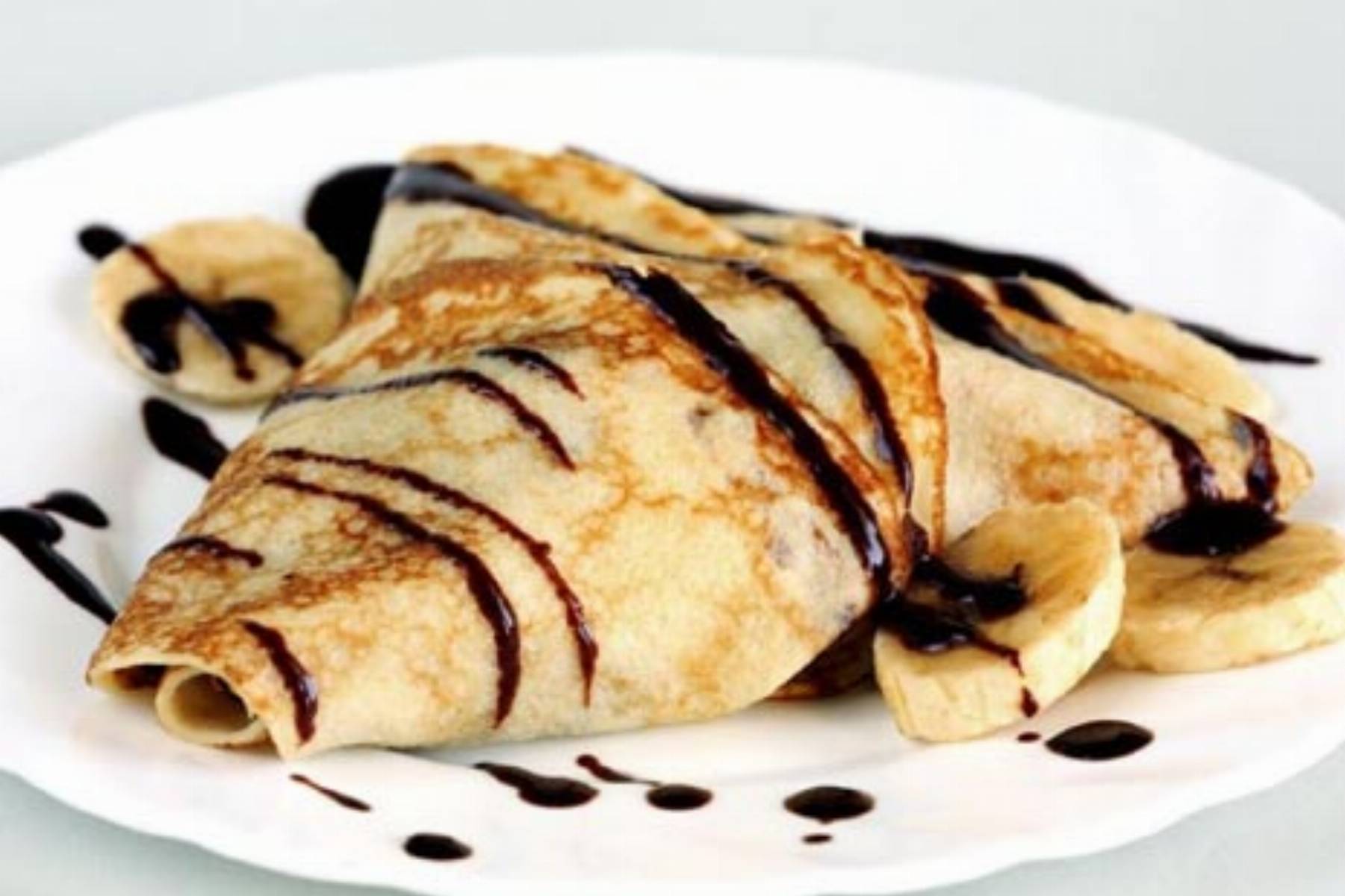 Przepisy na różne ciasto na naleśniki - KobietaMag.pl