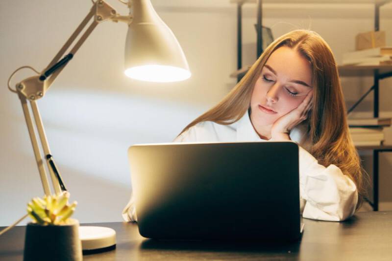 Chorzy na pracę fot. freepik Chorzy na pracę