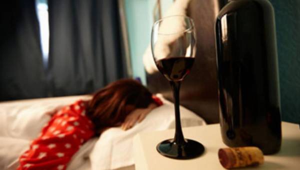 Alkohol najgorszym środkiem na bezsenność