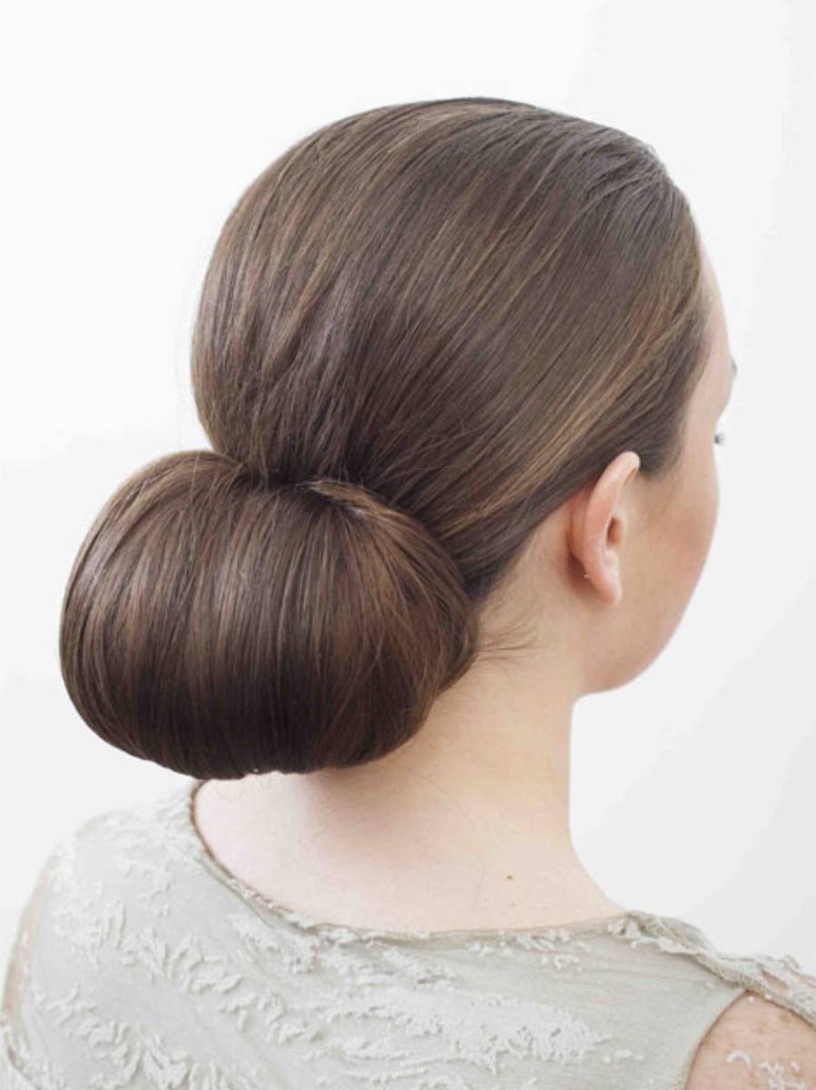 прическа пучок. причёска шишка на голове. прическа шишка. куля на голове. валик для прически.