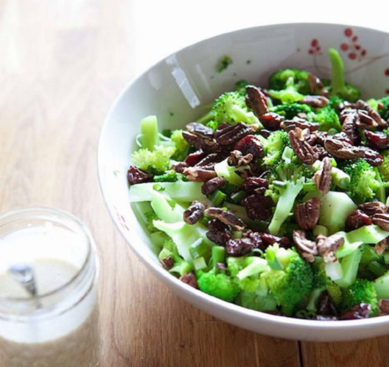 Salatka brokulowa z bekonem