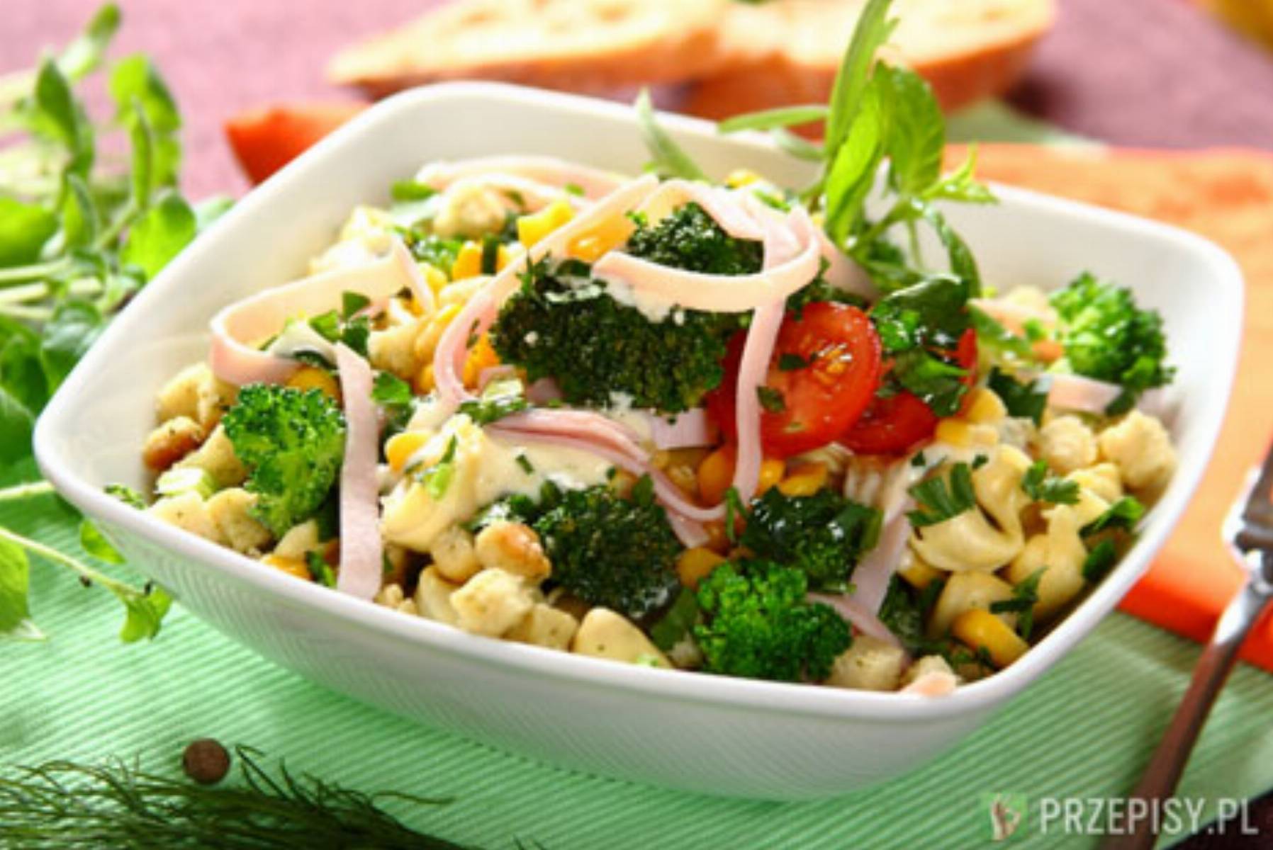 Salatka z tortellini z brokulam