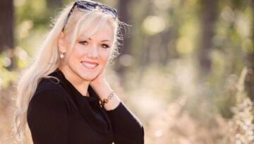 uśmiechnięta kobieta