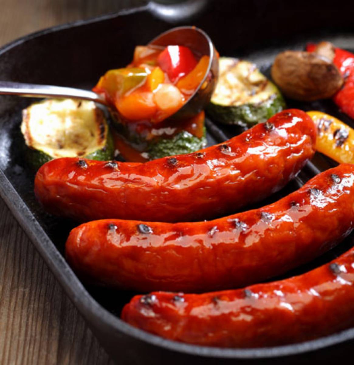 Kielbasa z sosoem salsa fot. ZM Pekpol