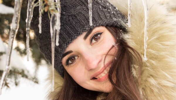 kobieta atrakcyjna portret zima