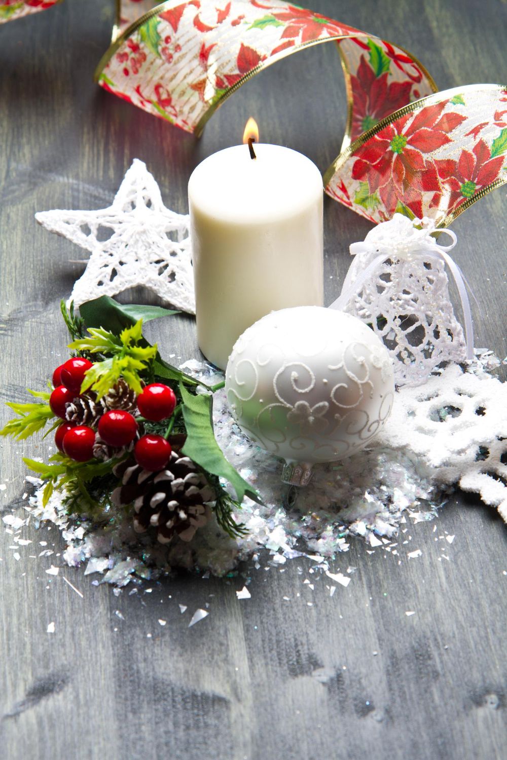 białe świece dekoracje