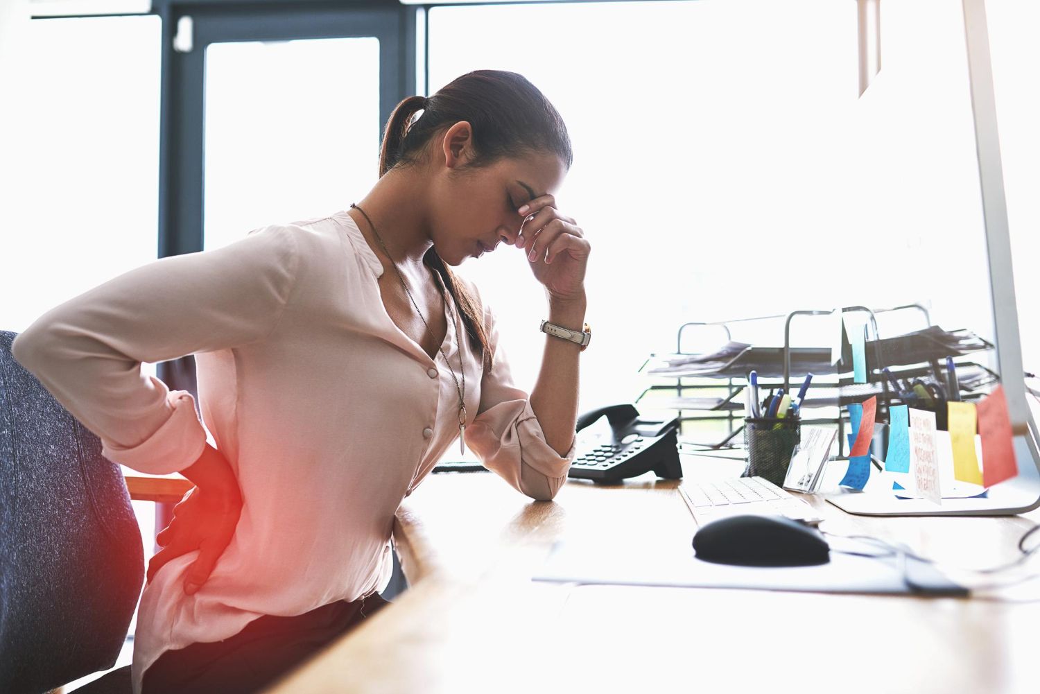 Kobieta biznesowa i ból pleców