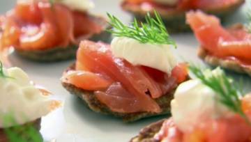 Ina Garten: Szybkie bliny z Creme Fraiche i wędzonym łososiem