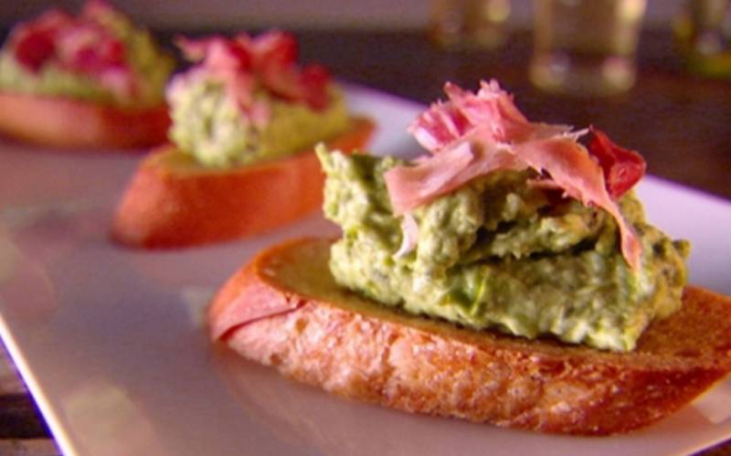 Crostini ze slodkiego groszku