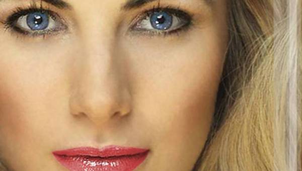 Przyciągaj spojrzeniem, kuś ustami – romantyczny makijaż z Delia Cosmetics!