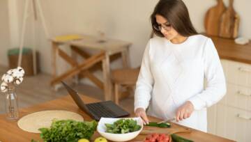 kobieta w ciąży - warzywa z kwasem foliowym