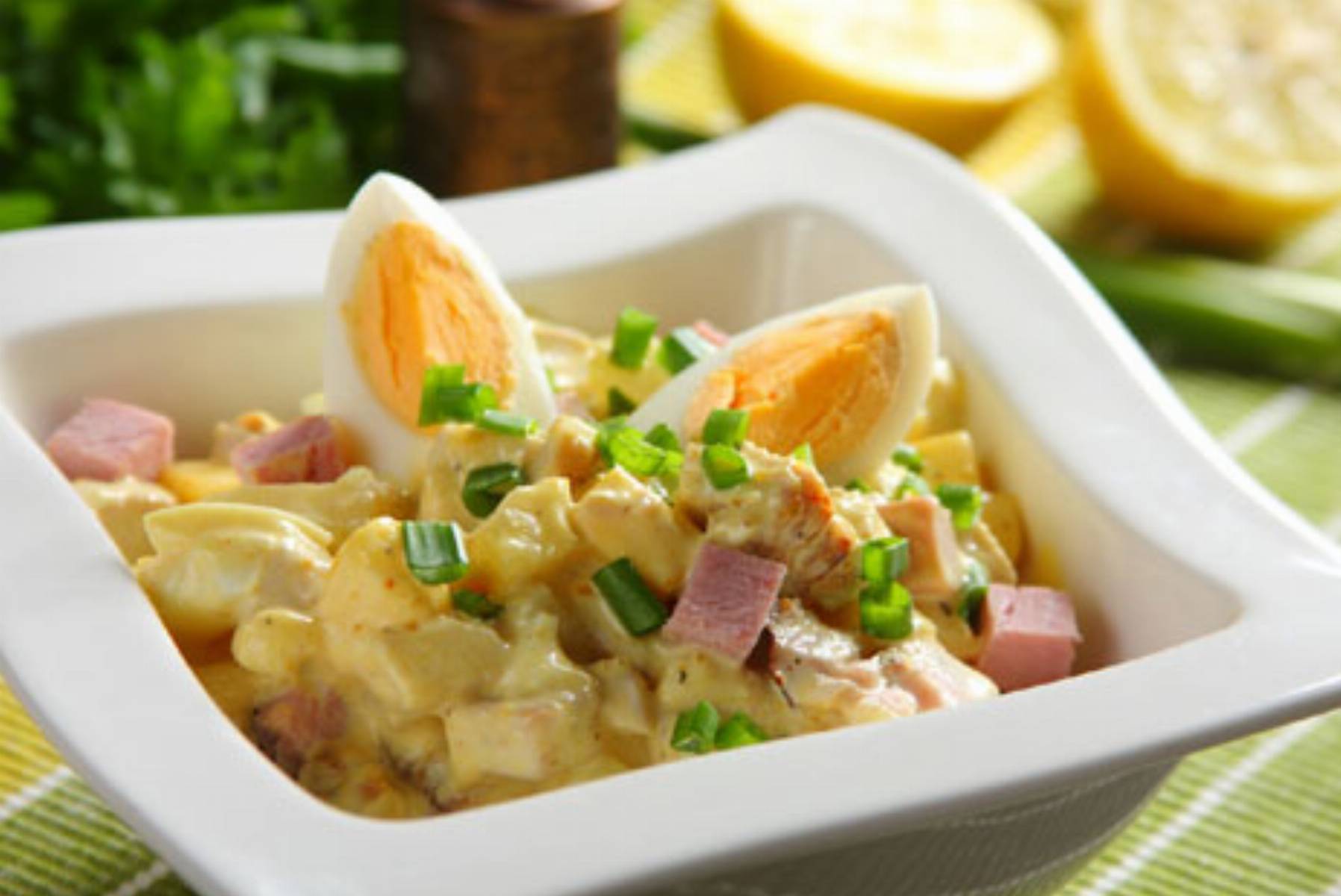 Swiateczna salatka z indykiem