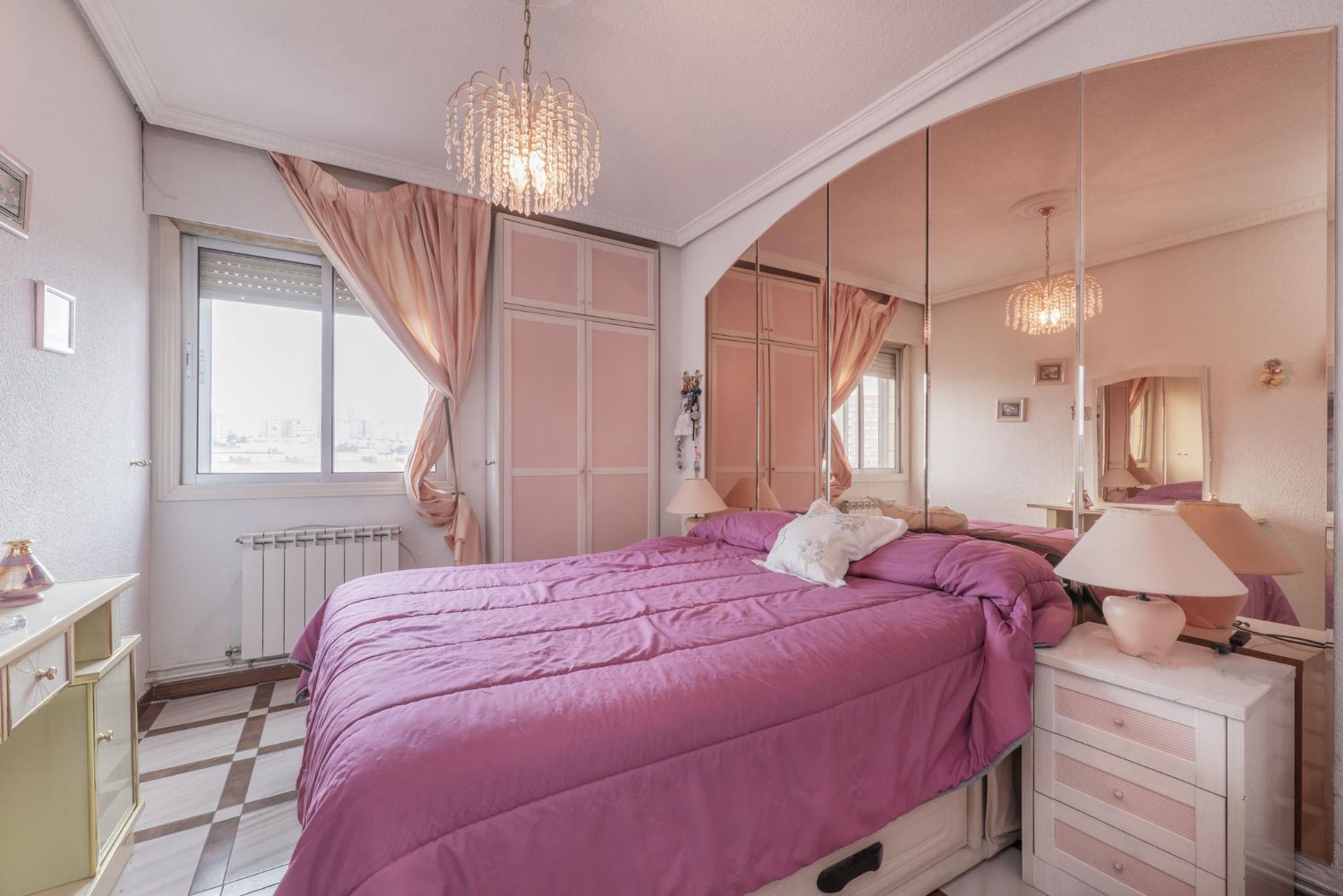 sypialnia urządzona romantycznie