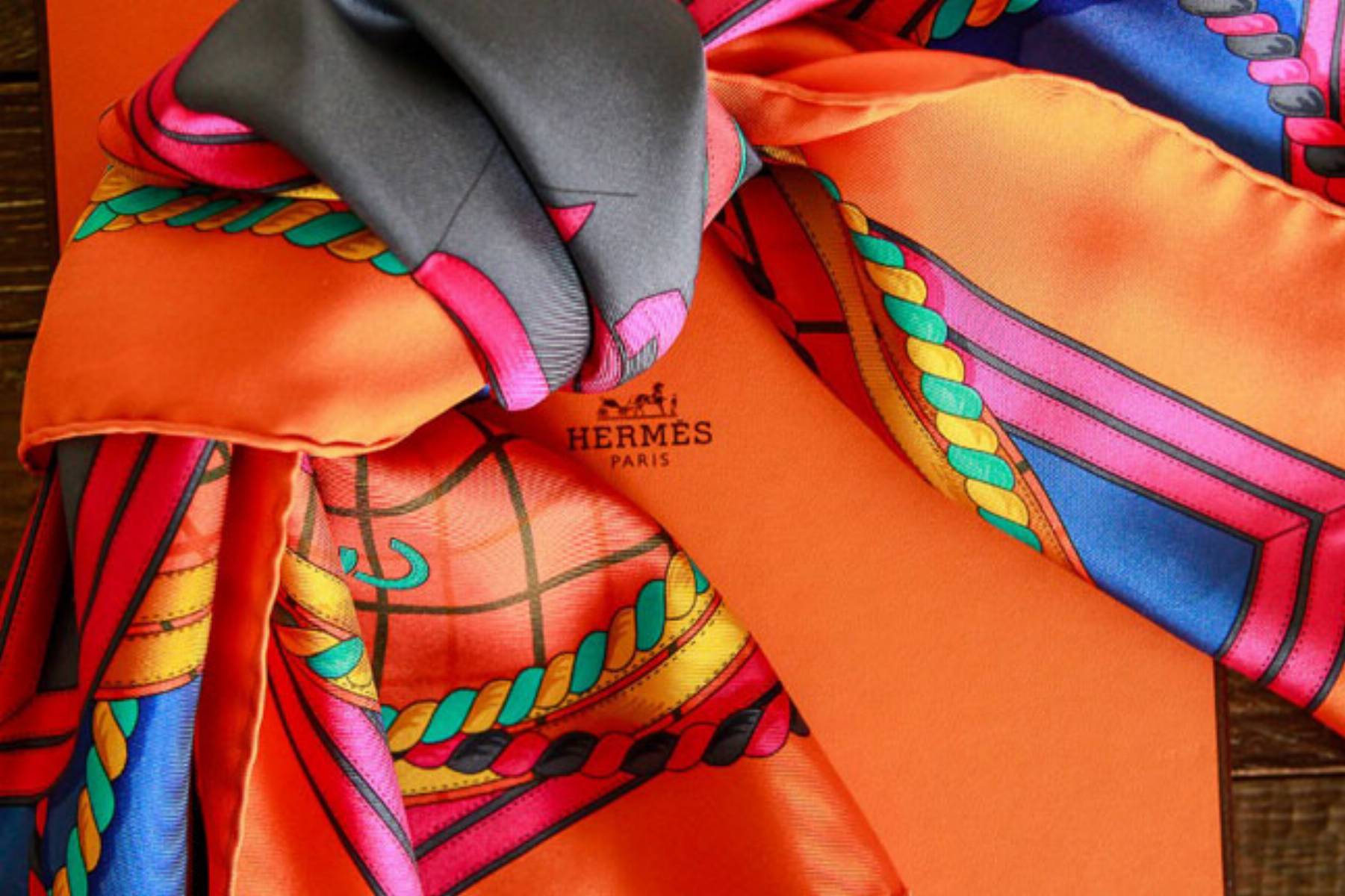 Apaszka Hermès pierreriu (1)