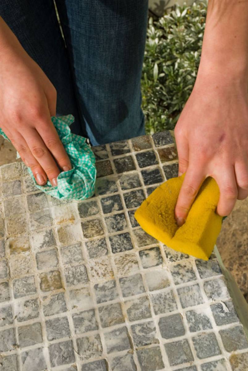 Krok 3 - renowacja mozaikowego stolika