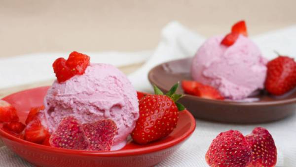 Domowe lody truskawkowe