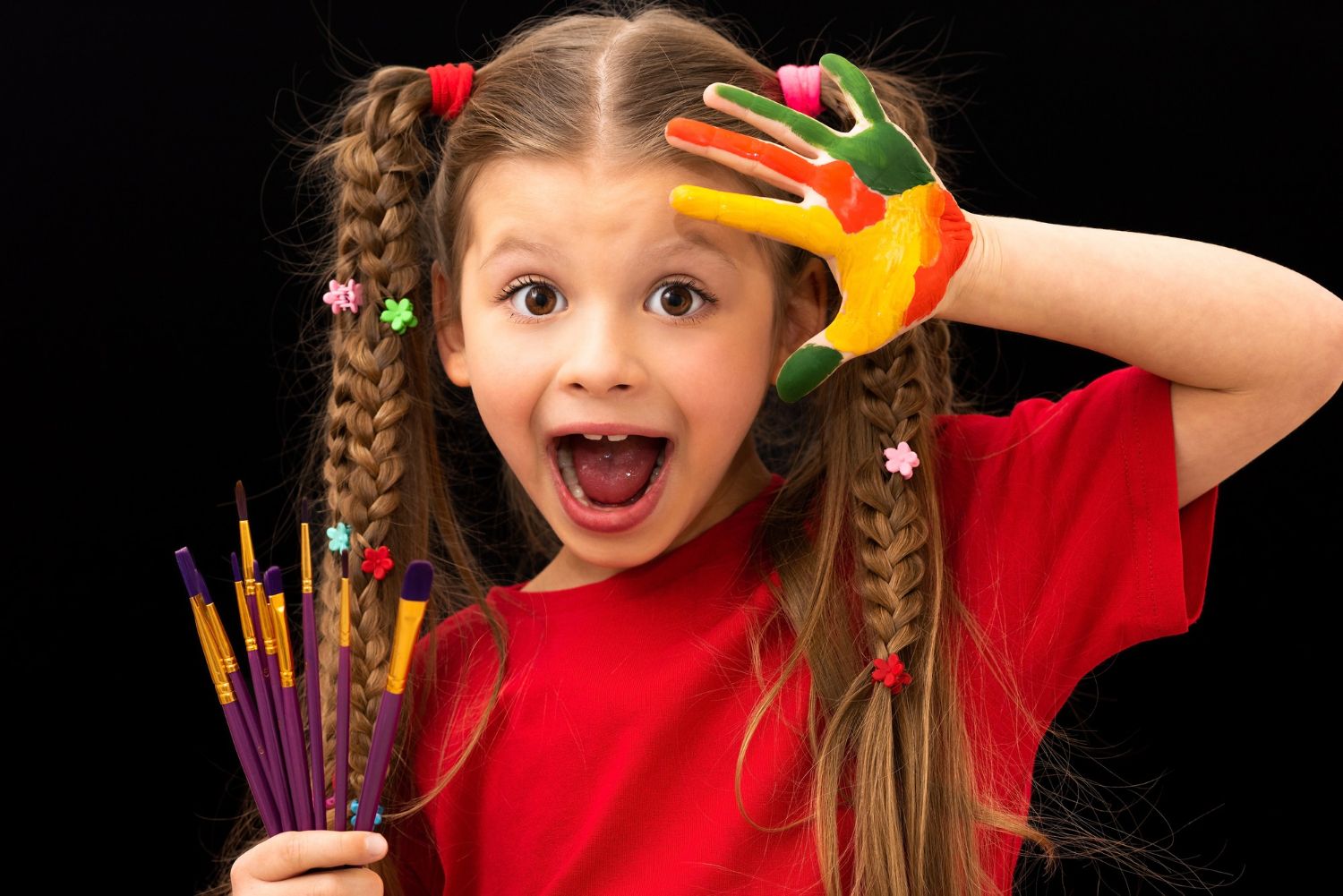 dziewczynka zabawy plastyczne