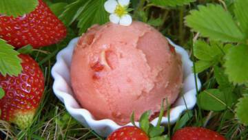 Domowe lody truskawkowe