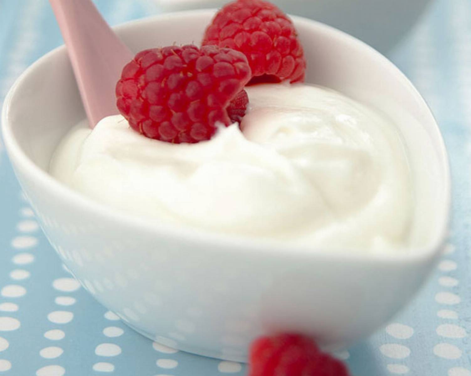 Dlaczego warto jeść jogurt? - KobietaMag.pl
