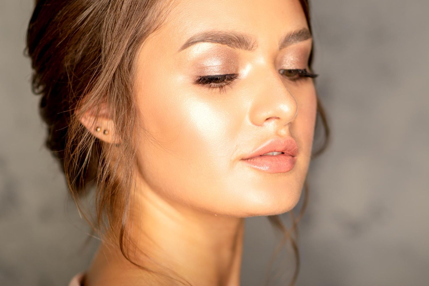 rozświetlający makijaż