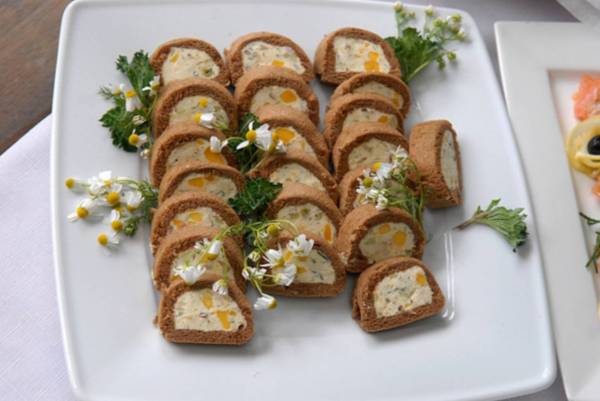 Rolada rumiankowo-miętowa z serkiem Bieluch